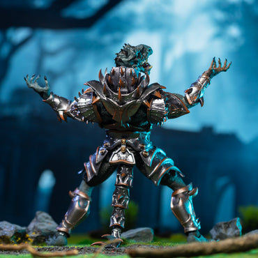 Seen from the rear - fully armored green Saurian leaning backwards with head thrown back and arms held wide.